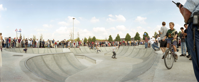 843030 Gezicht op de skatebaan in het Griftpark te Utrecht, tijdens de officiële opening van het park.